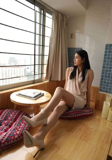 交换玩弄两个美妇教师韩国电影