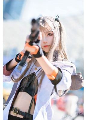 刘德华演唱会摔倒
